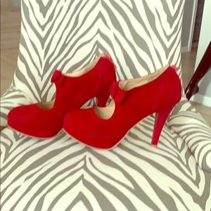 Red suede maryjanes with Bow on top❤️
